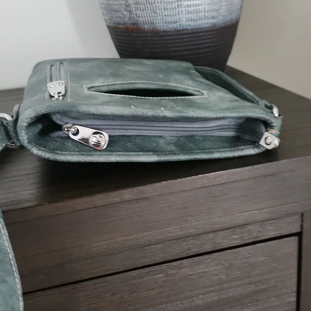 - P&G Tribal Print Crossbody Bag - Picture 5 of 10
